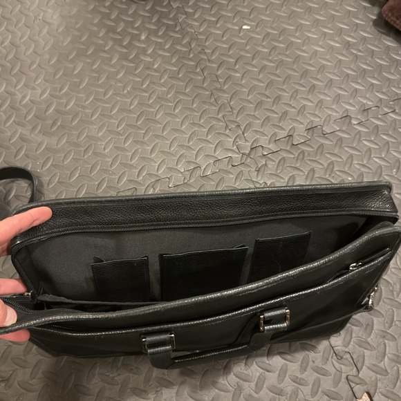 Levenger Black Leather Business Tote Notebook Briefcase Bag Documents Shoulder - Picture 9 of 11